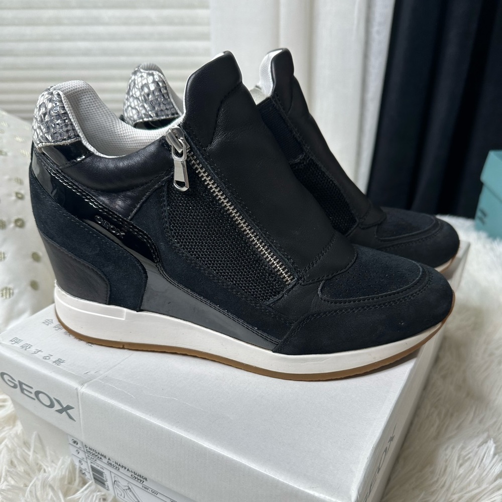 Geox Wedge Sneaker size 91/2 /Euro 40